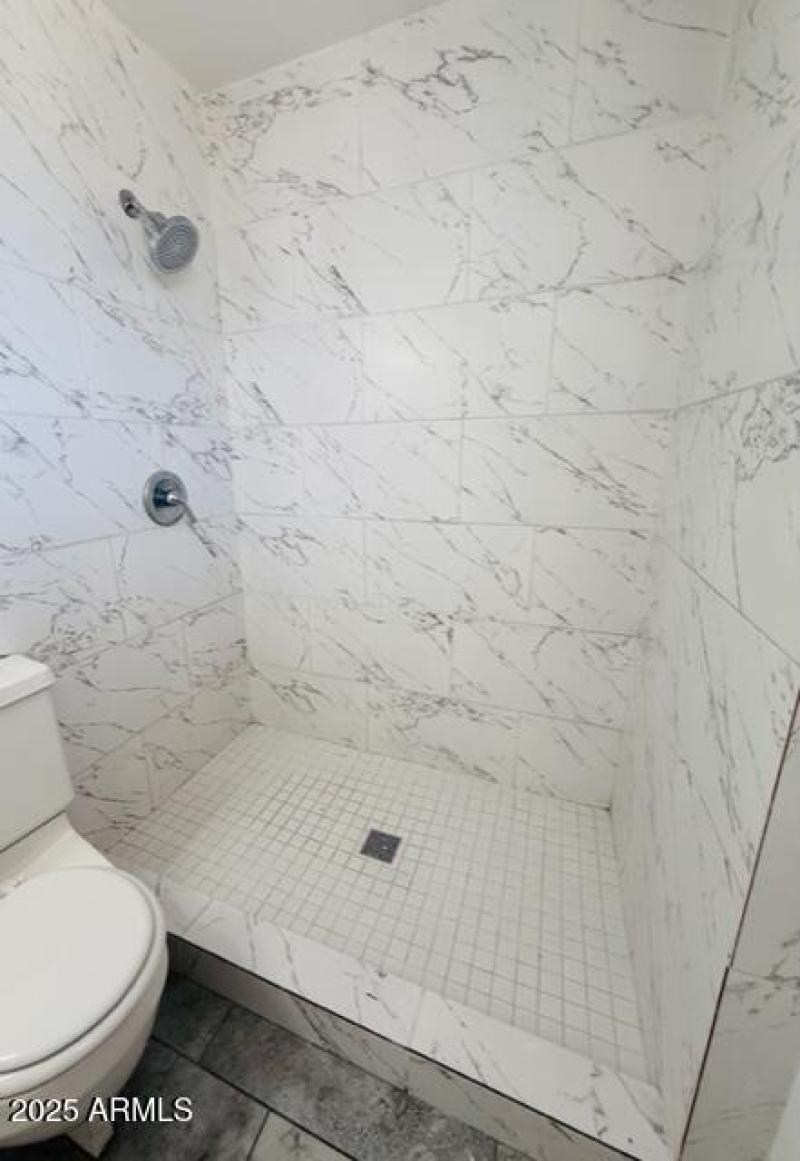 4517 Grandview - Guest Bathroom 3.1