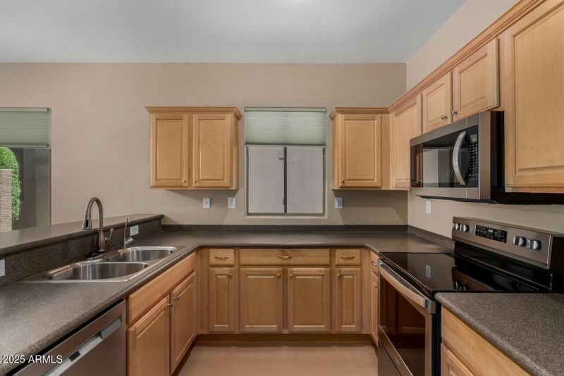 7-Kitchen with Electronic Blinds