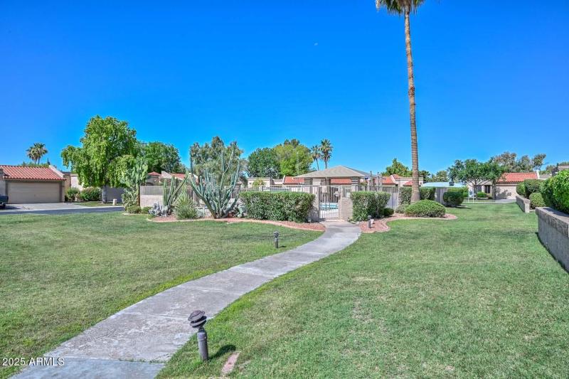 Community Walkway-Pool