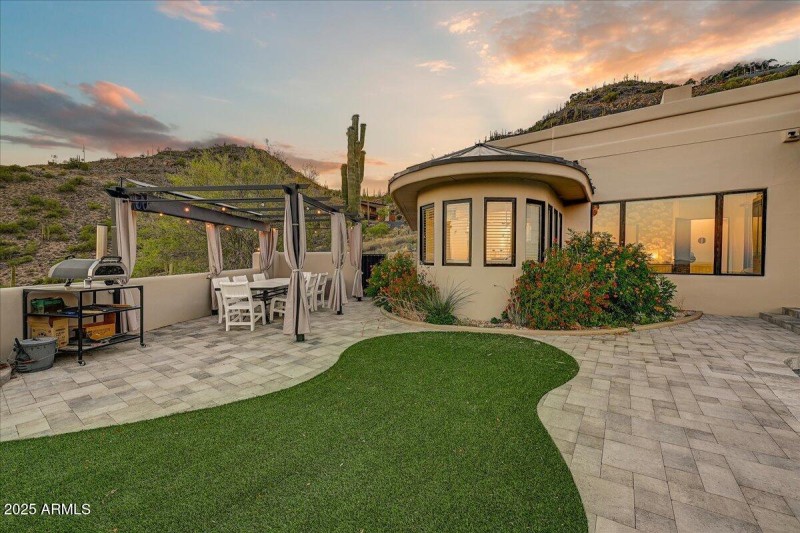 Grill & Dine in Style Outdoors