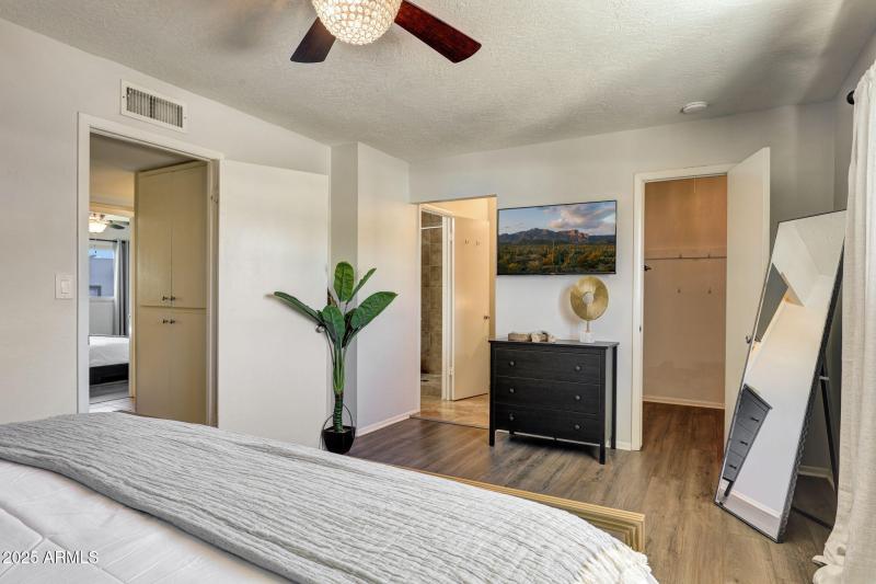 22-web-or-mls-6833-e-osborn-rd-e