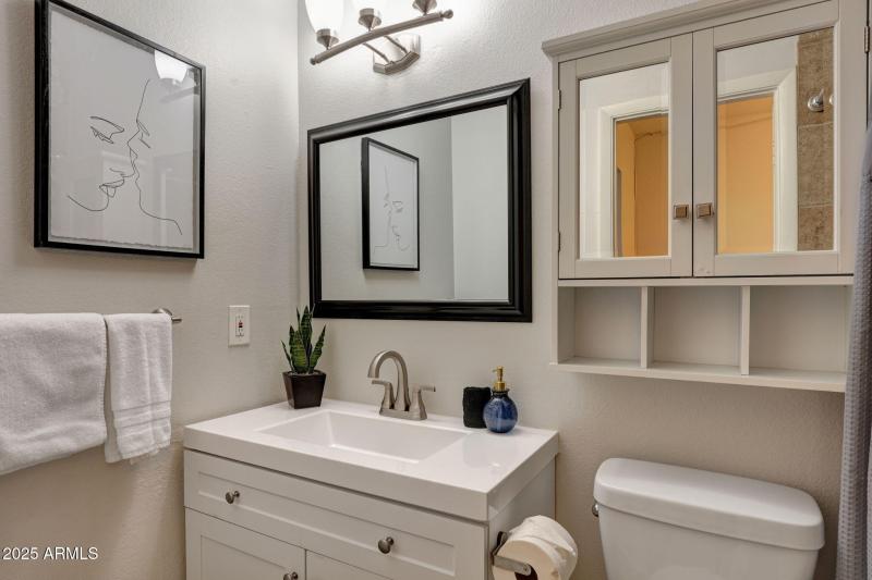 24-web-or-mls-6833-e-osborn-rd-e