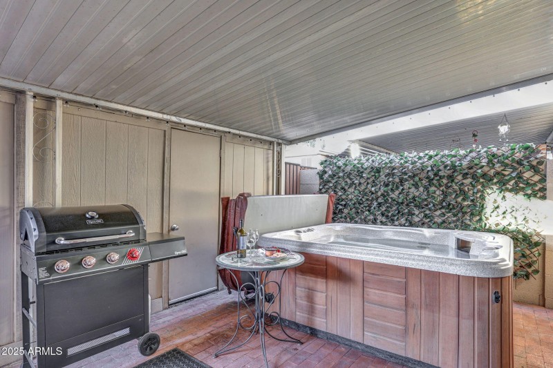 34-web-or-mls-6833-e-osborn-rd-e