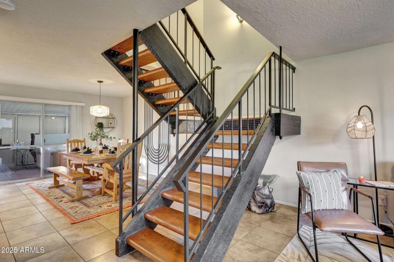 3-web-or-mls-6833-e-osborn-rd-e