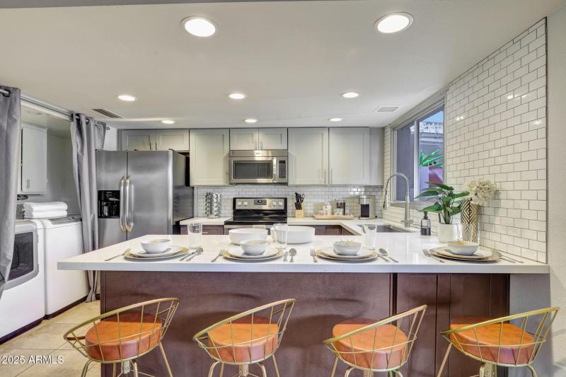 14-web-or-mls-6833-e-osborn-rd-e