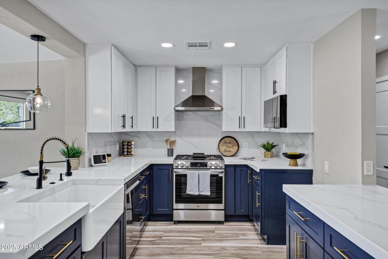 2509 E Meadowbrook Ave-11