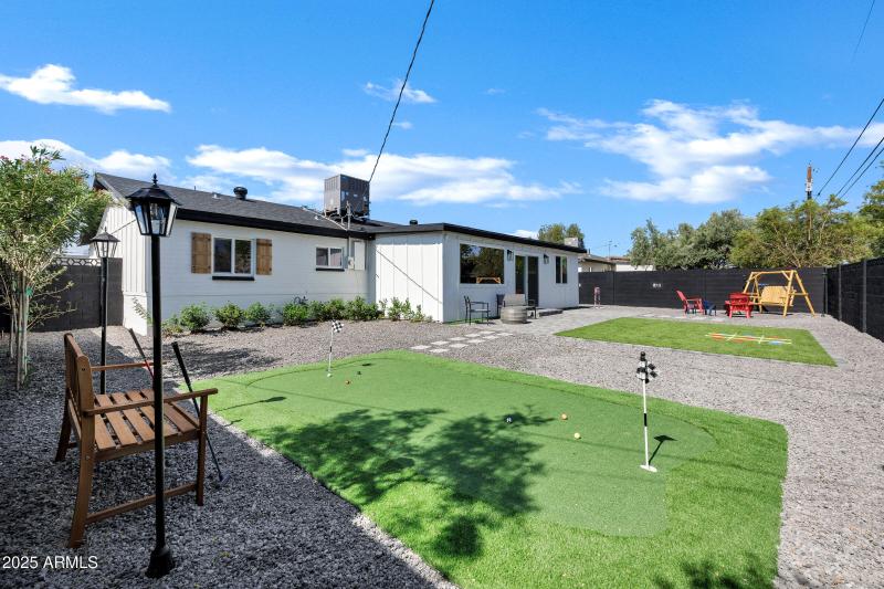 Large Yard for Entertaining!