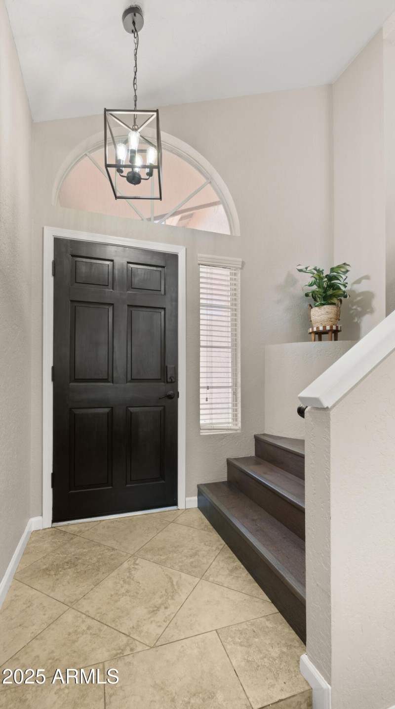 Foyer w/ Pendant Light