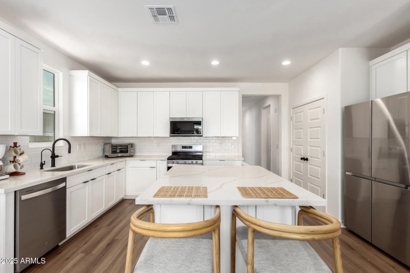 Amazing kitchen with quartz countertops!