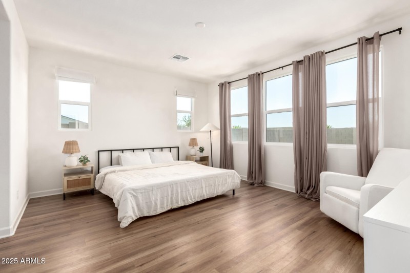 Spacious primary BR w/ mountain views