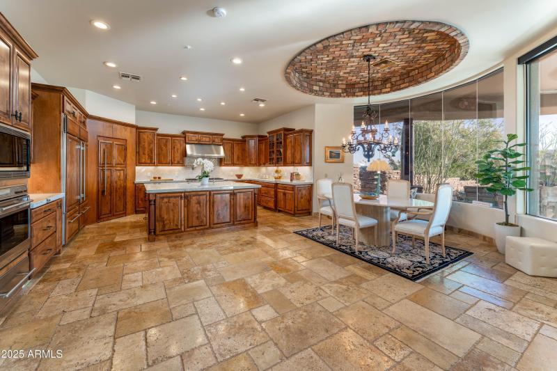 Kitchen and Breakfast Kook