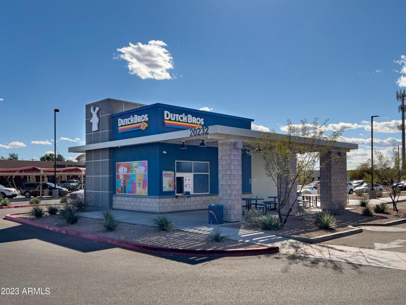 Dutch_Bros_20232_John_Wayne_Pkwy_Maricop