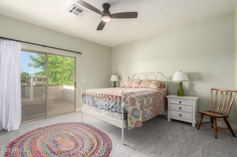 Upstairs 2nd Master w/ Ensuite Bathroom