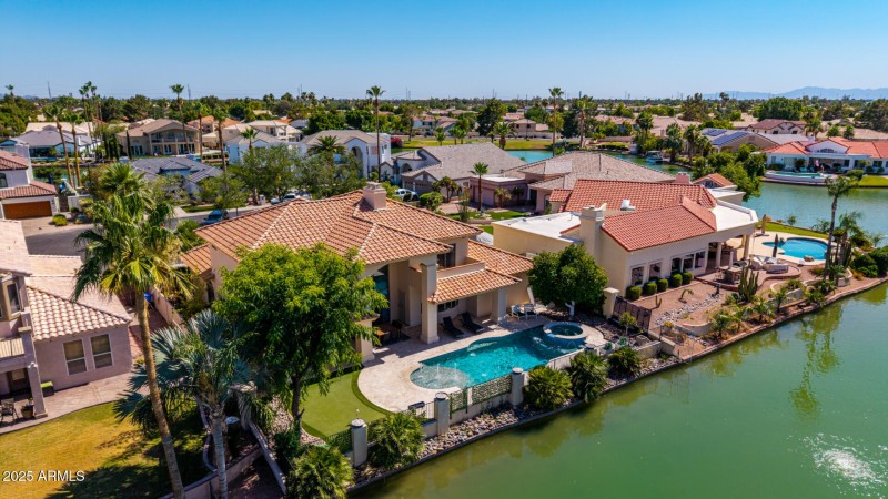 House Location on the Lake is Excellent