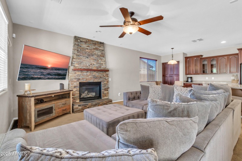 742 E Kingbird Dr-47