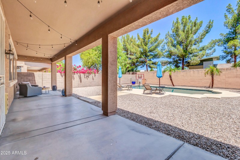 742 E Kingbird Dr-49