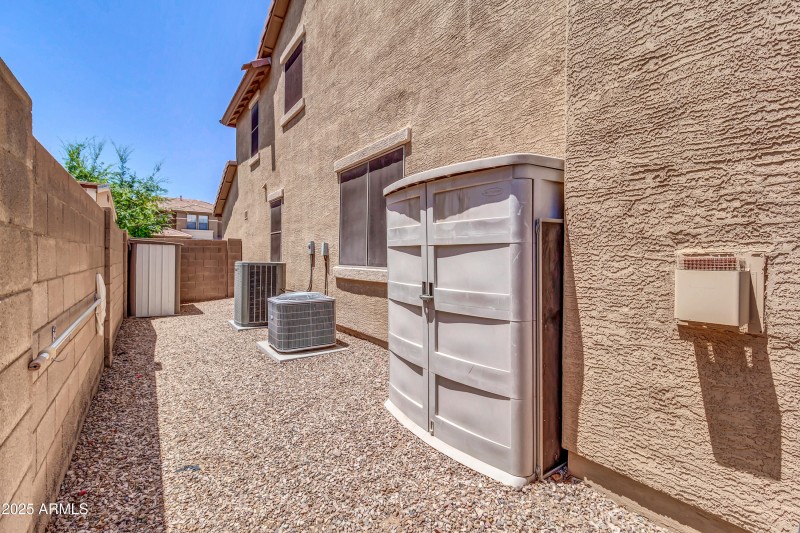 742 E Kingbird Dr-50