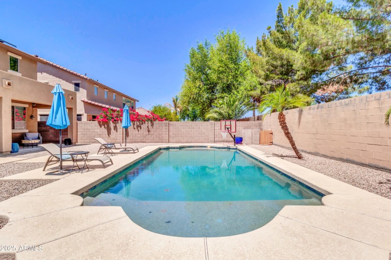 742 E Kingbird Dr-53