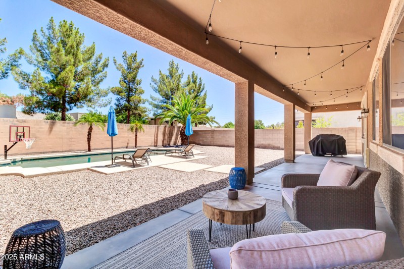 742 E Kingbird Dr-58