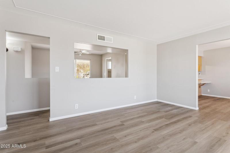 6-web-or-mls-5455-e-baltimore-st