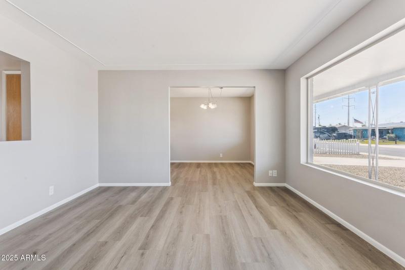 9-web-or-mls-5455-e-baltimore-st