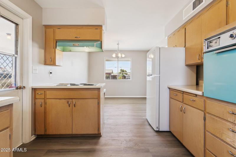 13-web-or-mls-5455-e-baltimore-st