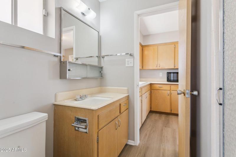 15-web-or-mls-5455-e-baltimore-st