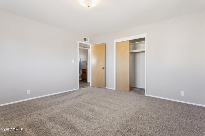 21-web-or-mls-5455-e-baltimore-st