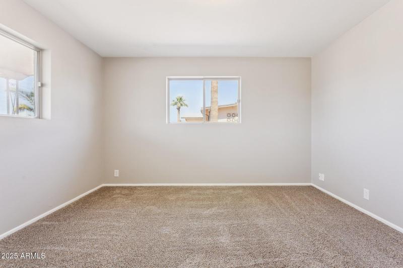 22-web-or-mls-5455-e-baltimore-st