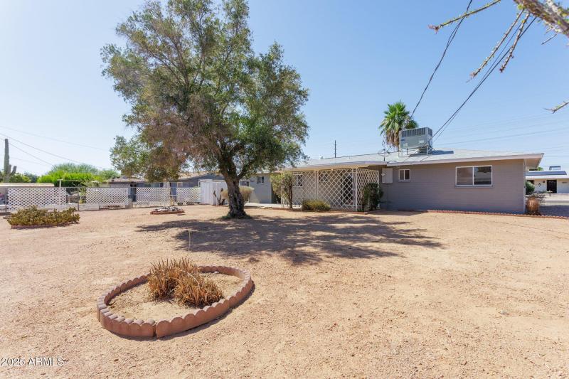 25-web-or-mls-5455-e-baltimore-st