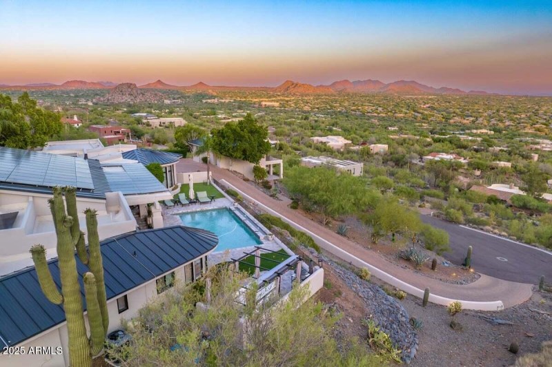 Dramatic Views from Every Angle