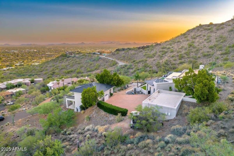 Generous Motor Court & Guest Access