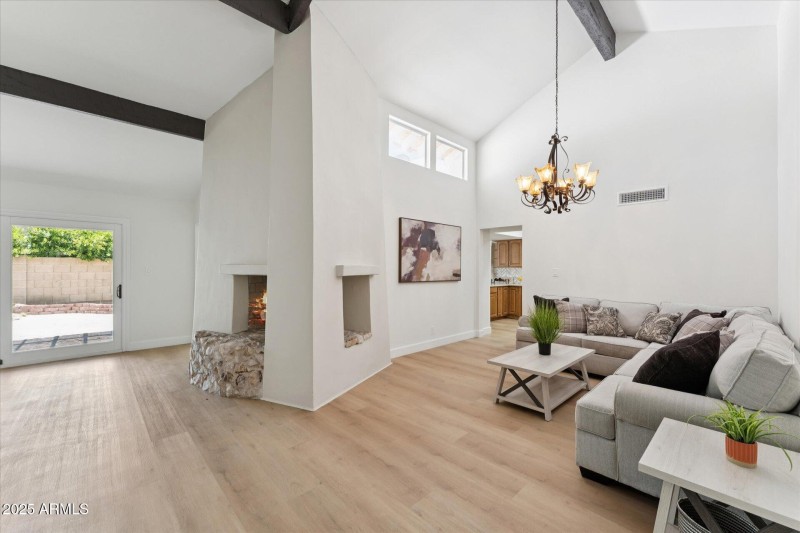 09-009-formal-dining