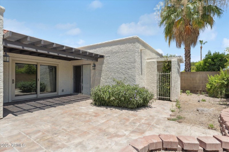 33-033-rear-exterior