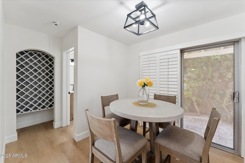 19-019-breakfast-nook