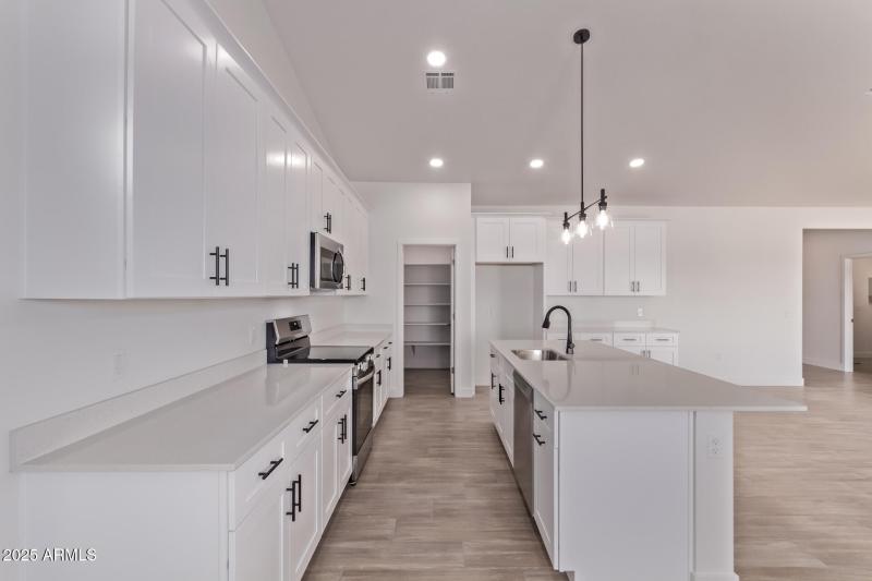 17 Sandstone Mountain