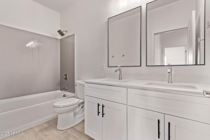 32 Sandstone Mountain