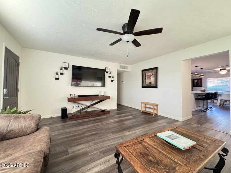 38248204-B170-4A08-9808-63F9CA23A143_1_1