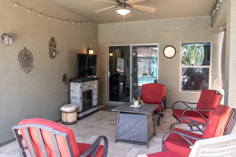 COMFORTABLE OUTDOOR LIVING SPACE