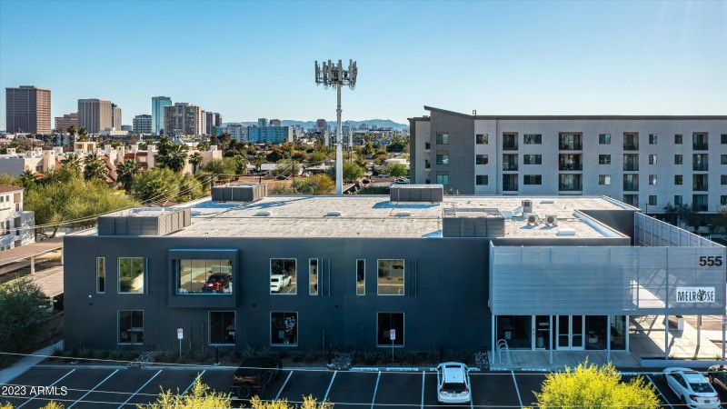 021_NEARBY AMENITIES