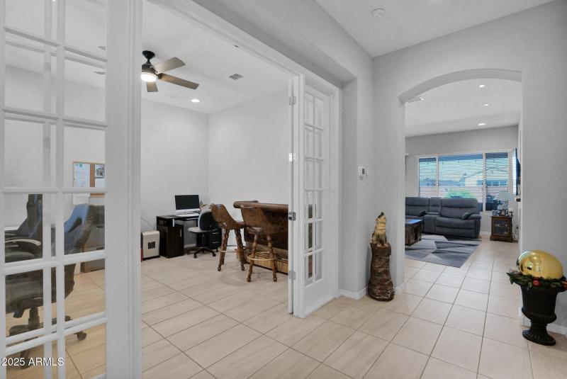 27667 Mohawk - 06Entry Way