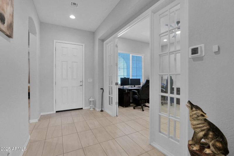 27667 Mohawk - 07Foyer