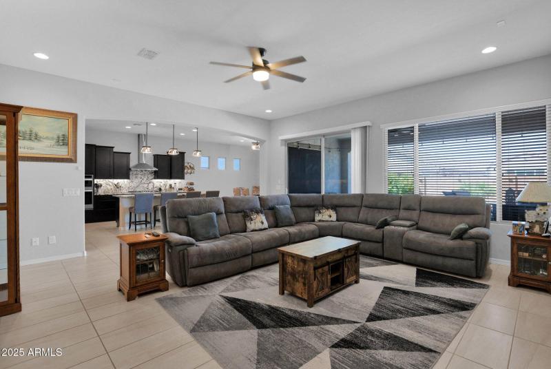 27667 Mohawk - 08Familyroom