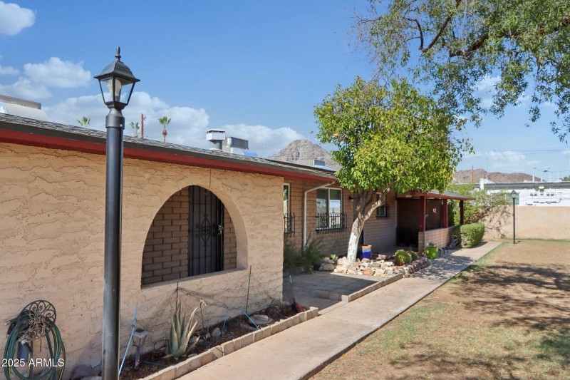 5-web-or-mls-N 16th St-2006-005