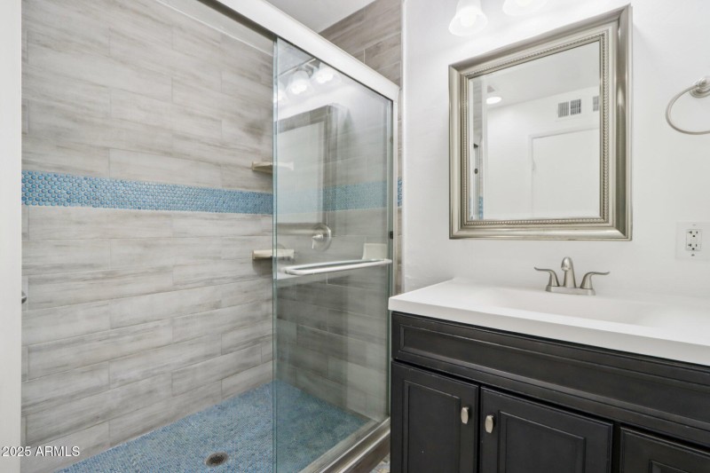 27-web-or-mls-N 16th St-2006-027