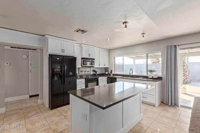 5337 E Gelding Kitchen View 2