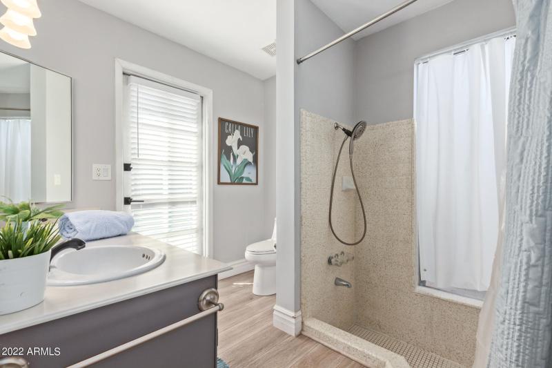 5337 E Gelding Master Bath