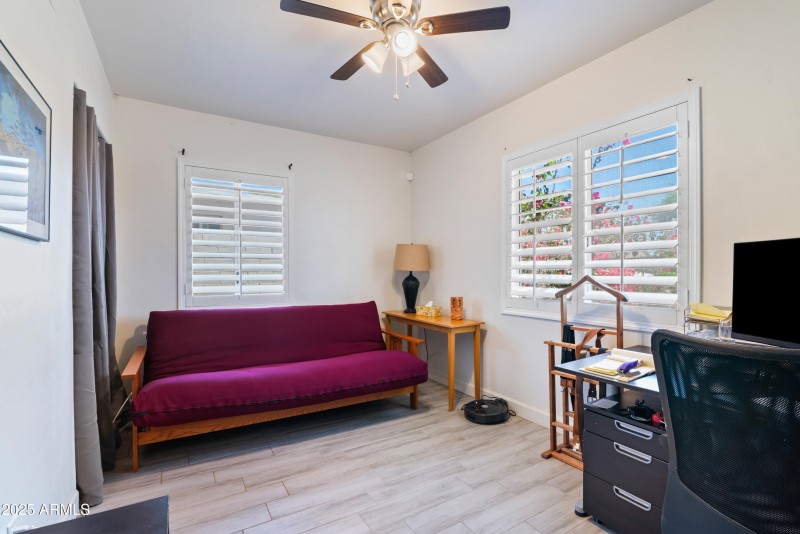 15_9520 n central ave-15