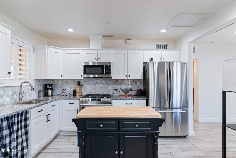 10_9520 n central ave-10