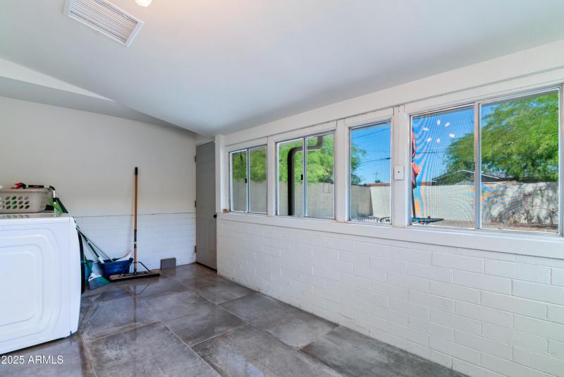 21_9520 n central ave-21